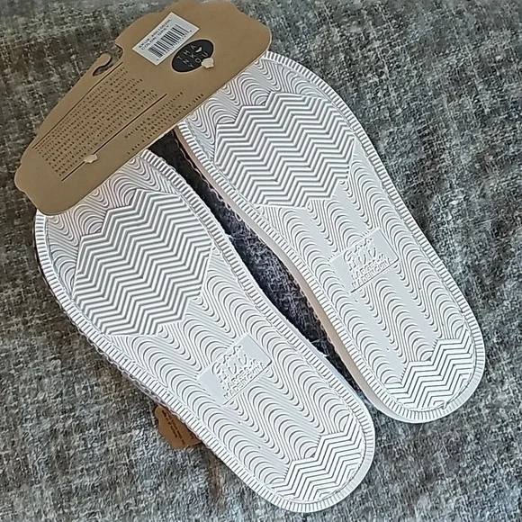 Slippers - Picture 3 of 3